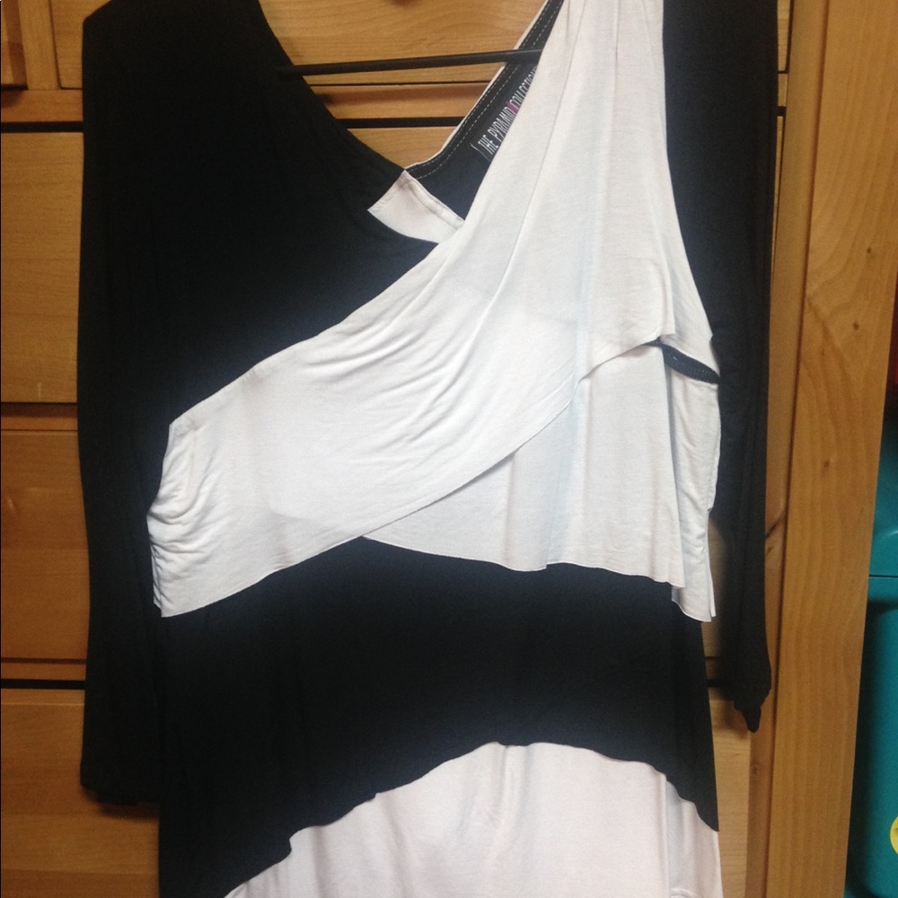 Pyramid Collection 3/4 sleeve layered top